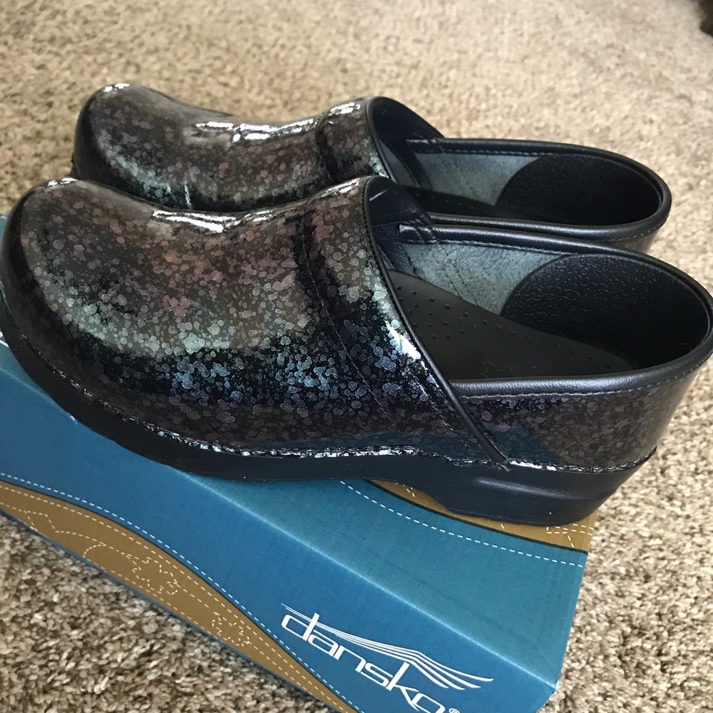 Women’s Dansko Clogs 39 Nurse Shoes
